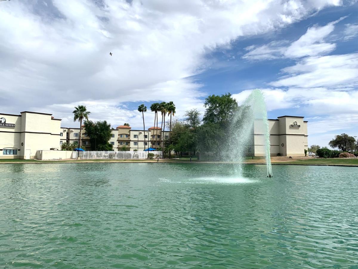 Windmill Suites Surprise - Phoenix, Ascend Hotel Collection Exterior photo