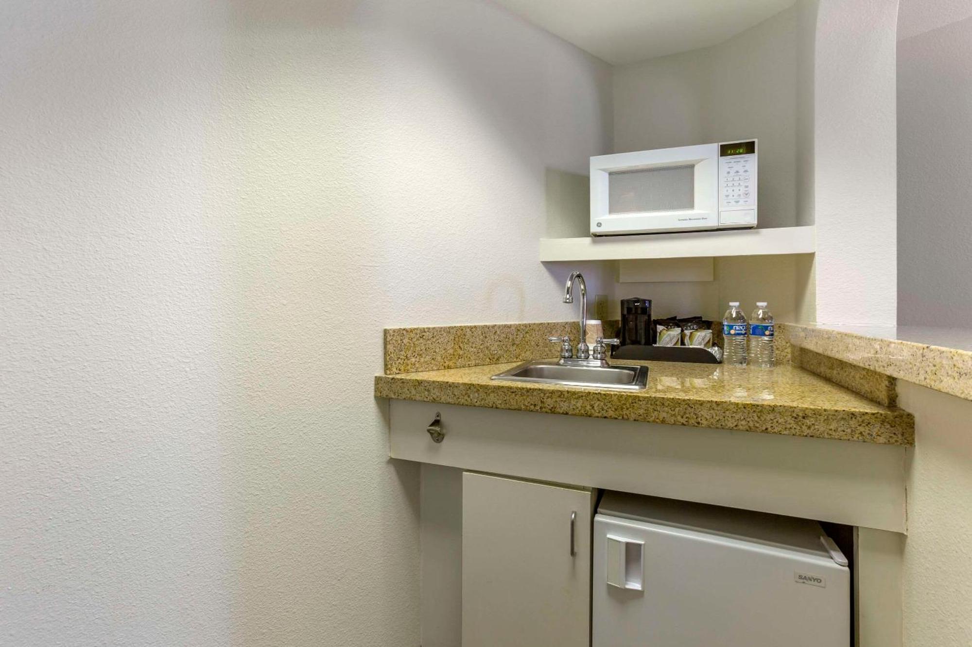 Windmill Suites Surprise - Phoenix, Ascend Hotel Collection Exterior photo