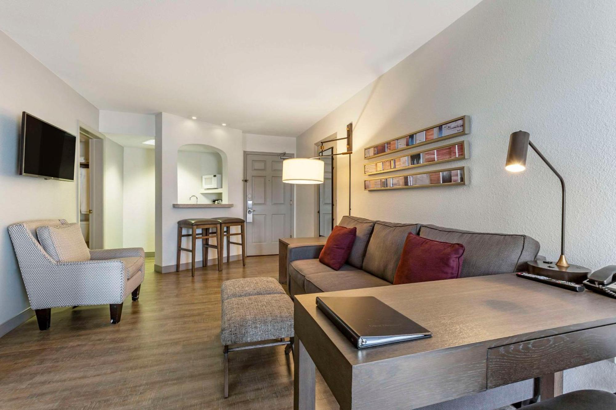 Windmill Suites Surprise - Phoenix, Ascend Hotel Collection Exterior photo