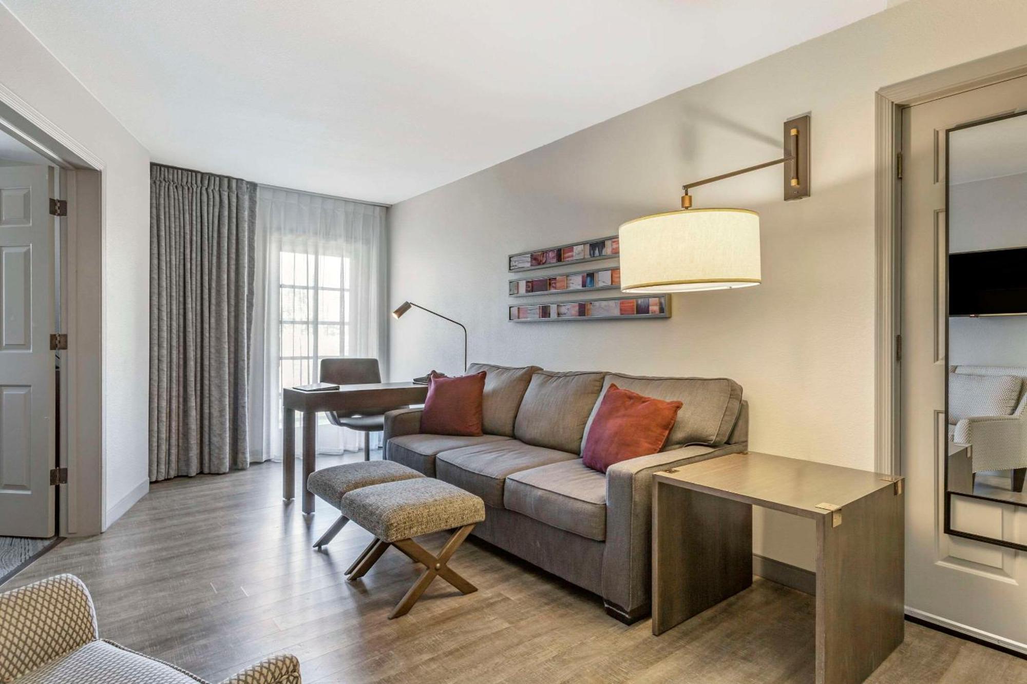 Windmill Suites Surprise - Phoenix, Ascend Hotel Collection Exterior photo