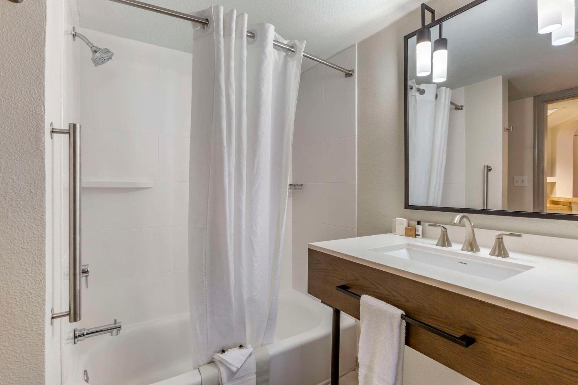 Windmill Suites Surprise - Phoenix, Ascend Hotel Collection Exterior photo